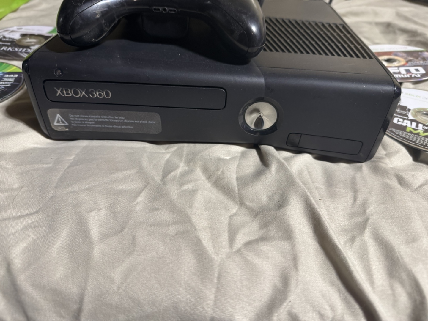 Xbox 360 320 GB Console with Games and Controllers - photo 2
