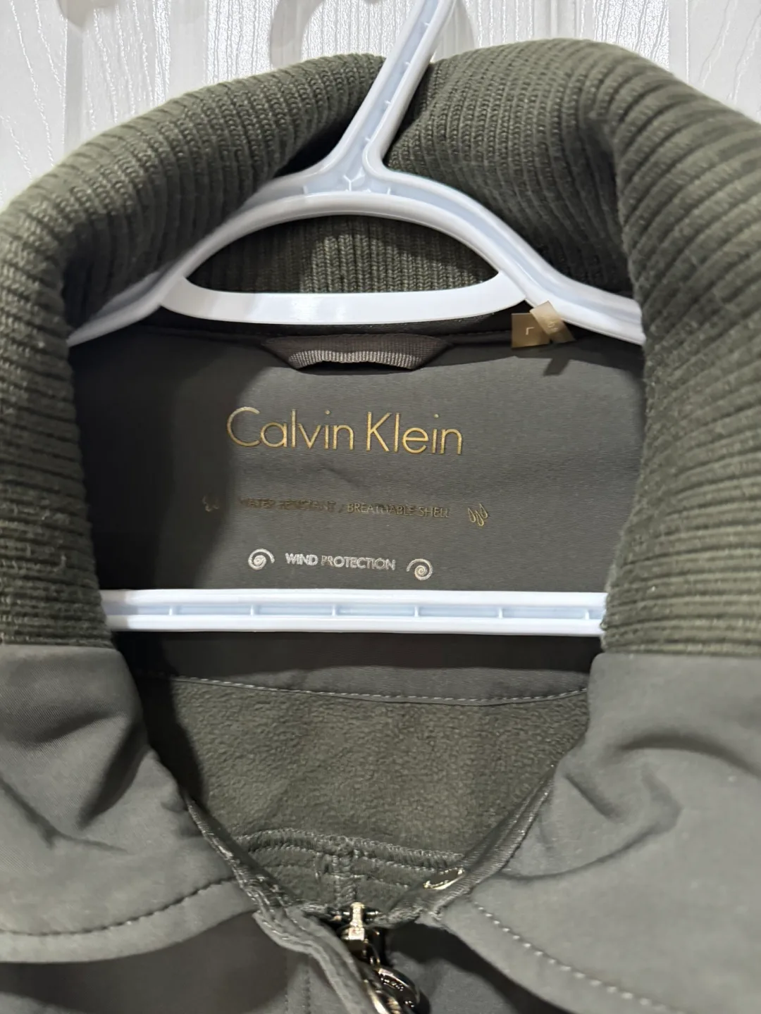 WOMEN CALVIN KLEIN JACKET LARGE NO DAMAGES AS GOOD AS NEW image indicator(2)