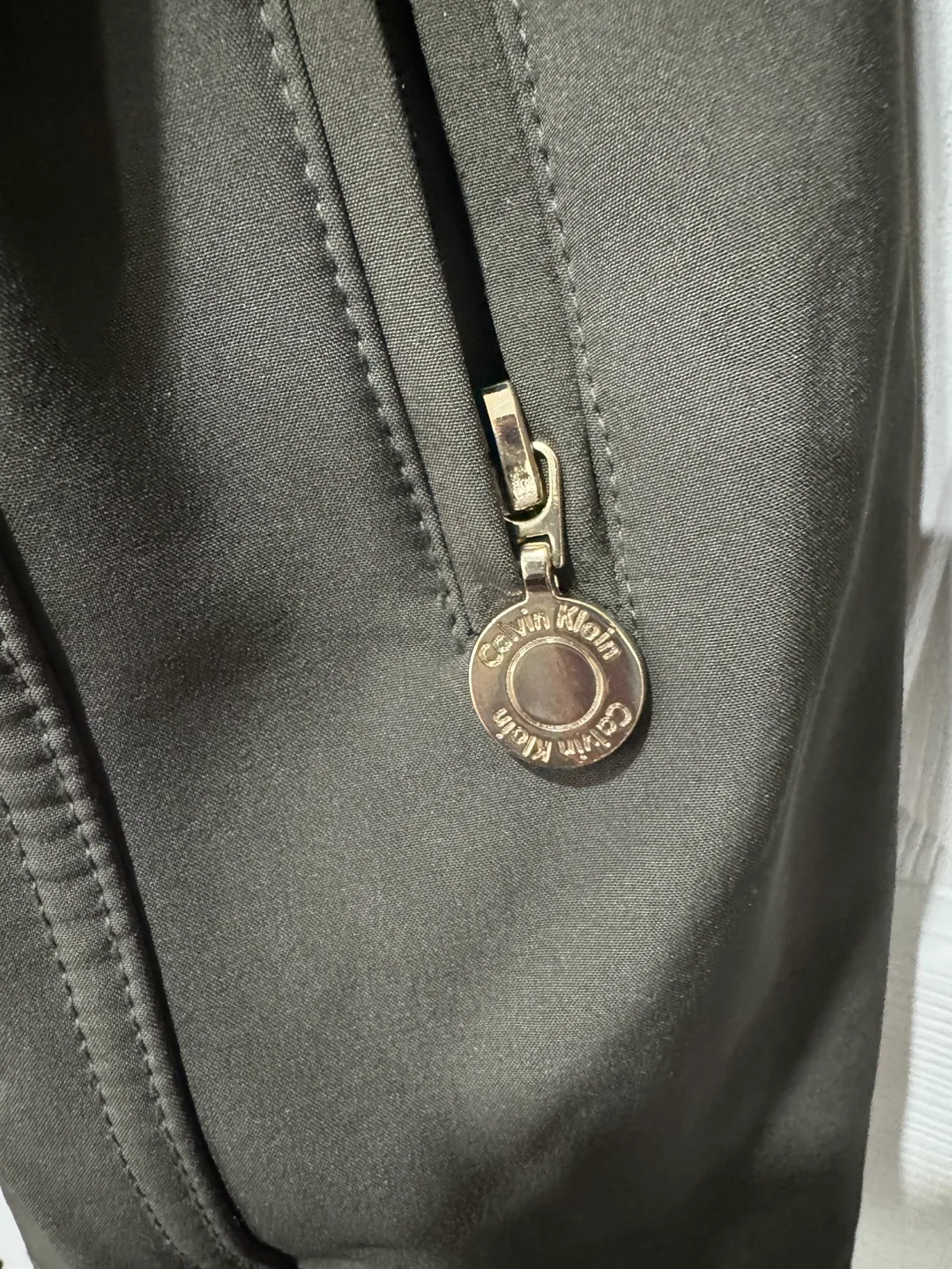 WOMEN CALVIN KLEIN JACKET LARGE NO DAMAGES AS GOOD AS NEW image indicator(4)