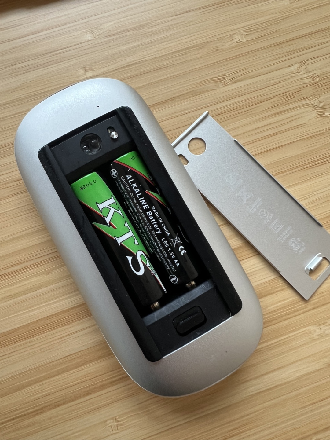 Apple Magic Mouse (2 x AA batteries) - photo 2