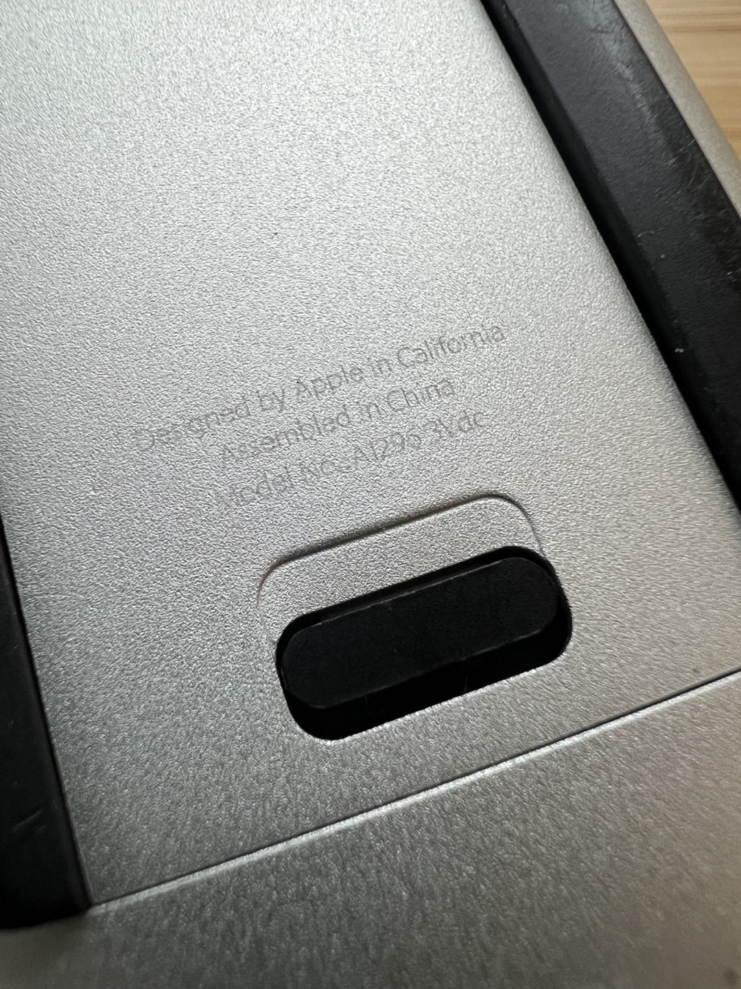 Apple Magic Mouse (2 x AA batteries) - photo 3