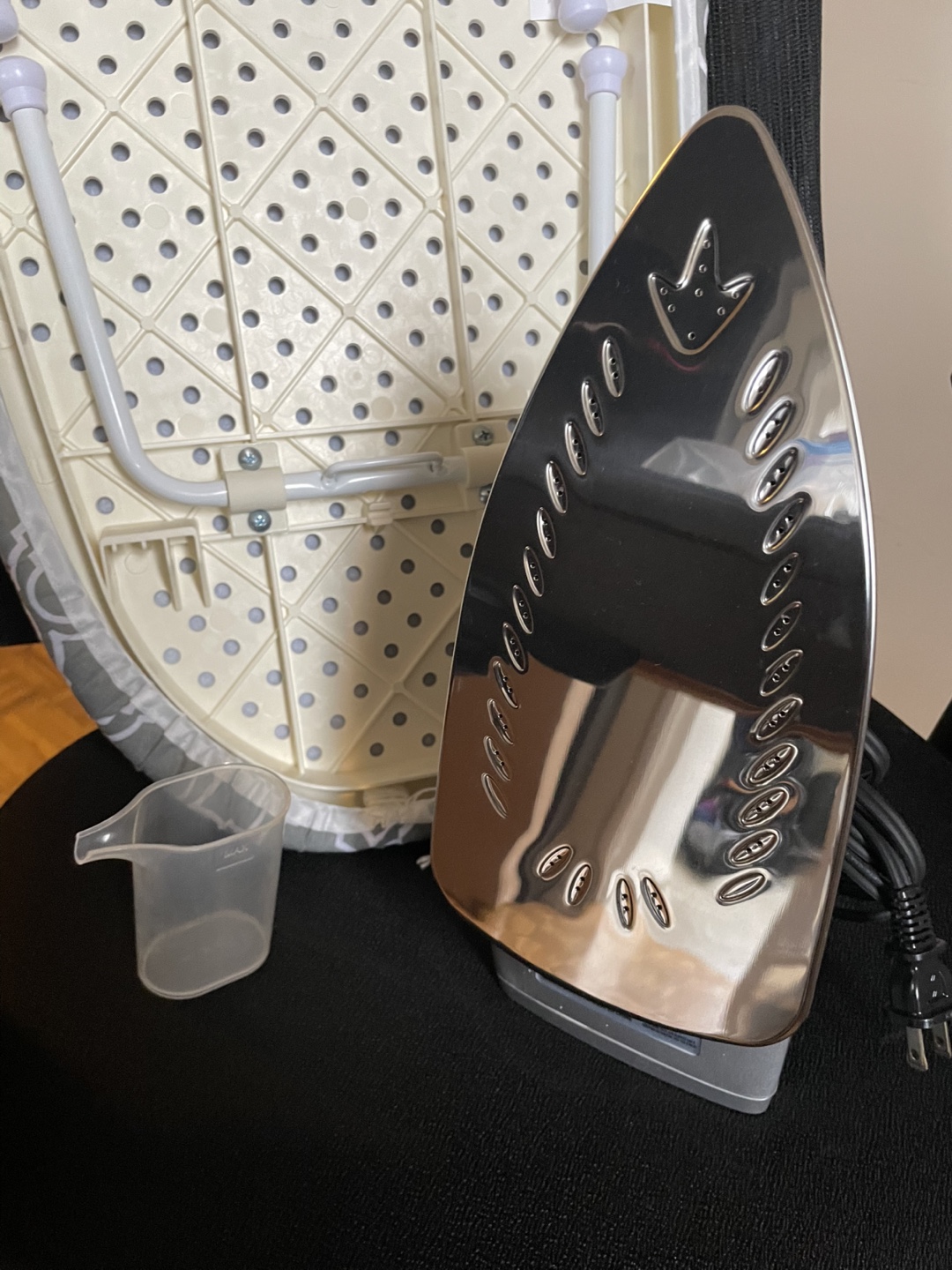 Black+Decker Iron and Ironing Board - photo 2