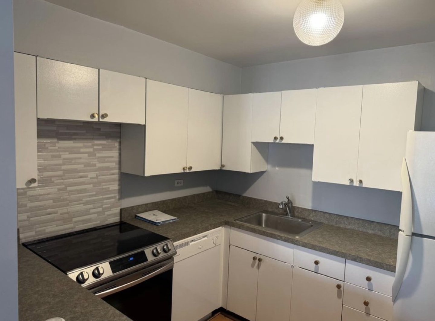 White Kitchen Cabinets (pick up Tuesday) - photo 2