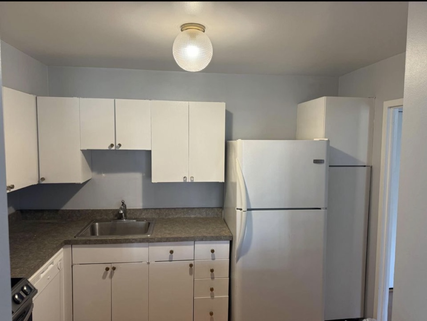 White Kitchen Cabinets (pick up Tuesday) - photo 3