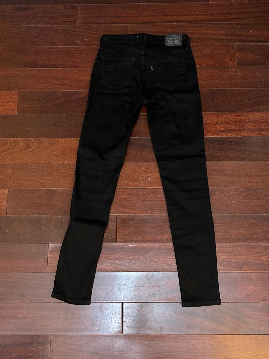 Levi’s 711 skinny jeans image indicator(2)