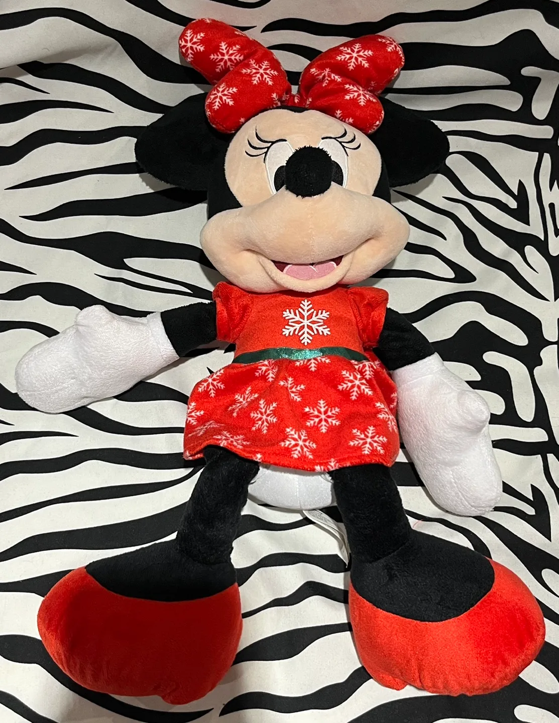 Disney Christmas Minnie Mouse Plush Toy image indicator(4)