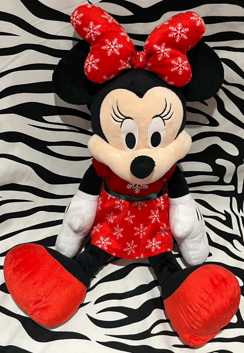 Disney Christmas Minnie Mouse Plush Toy image indicator(3)
