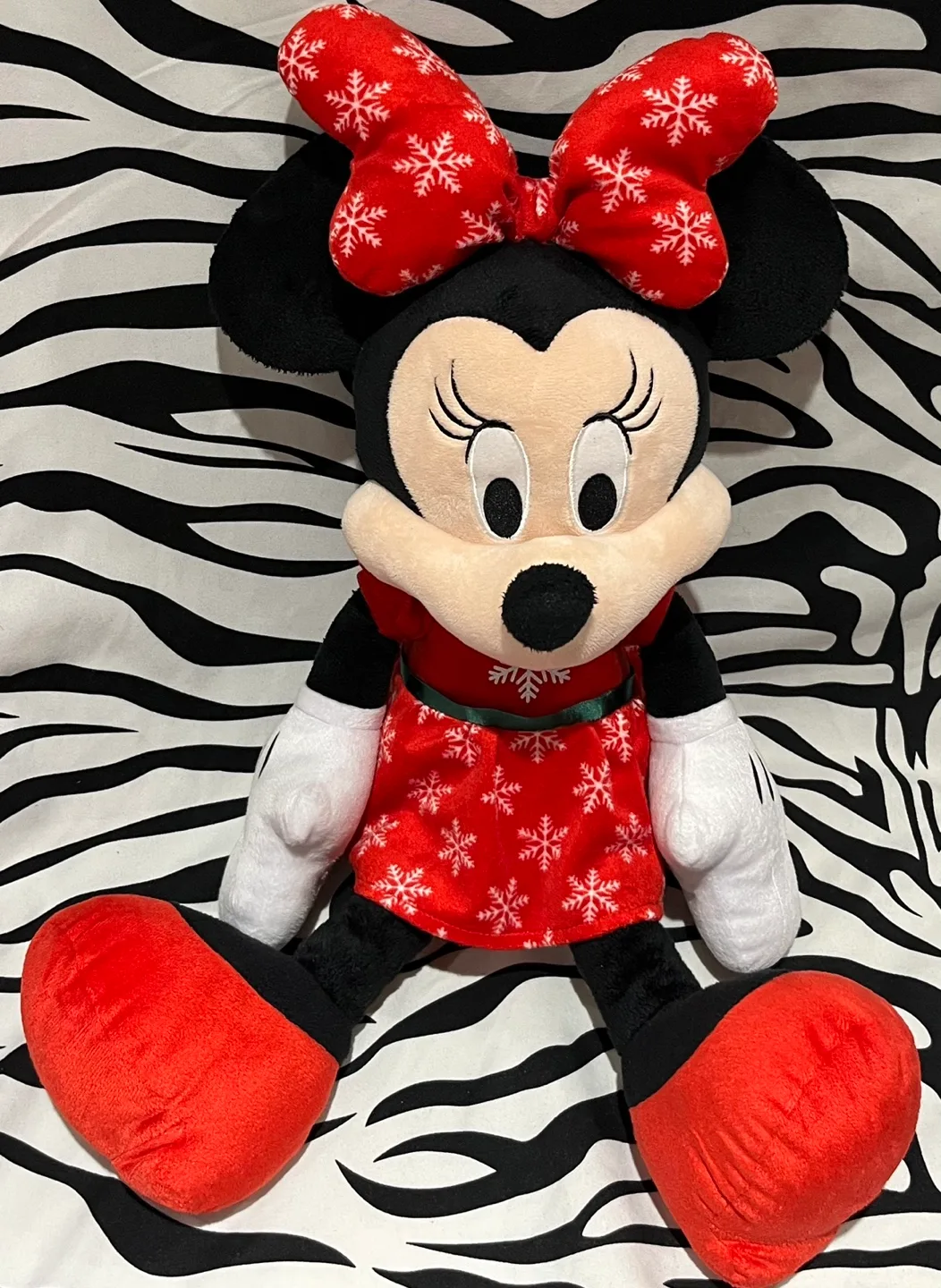 Disney Christmas Minnie Mouse Plush Toy image indicator(2)