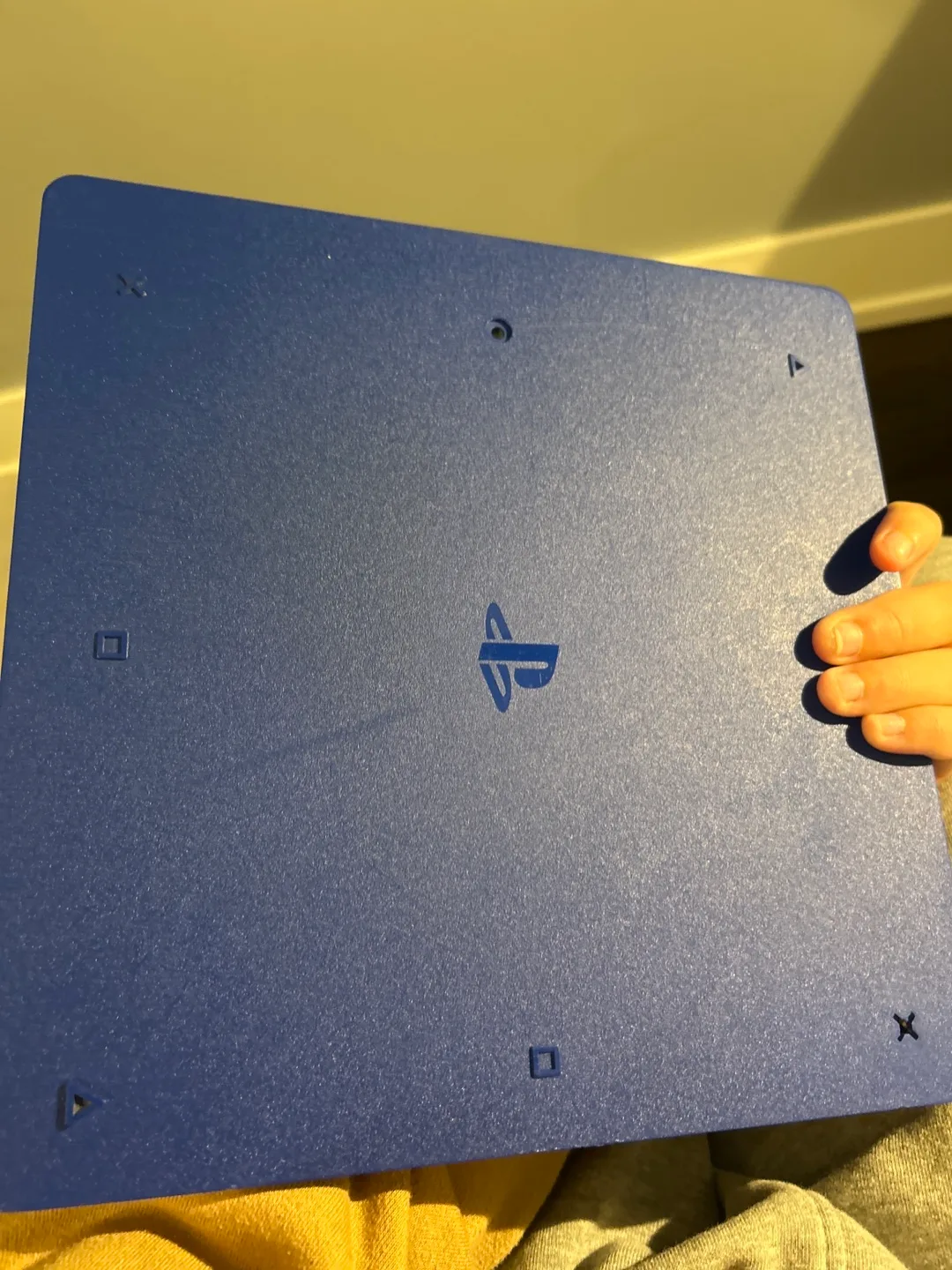 PS4 days of play Slim Console with Gold Controller image indicator(3)