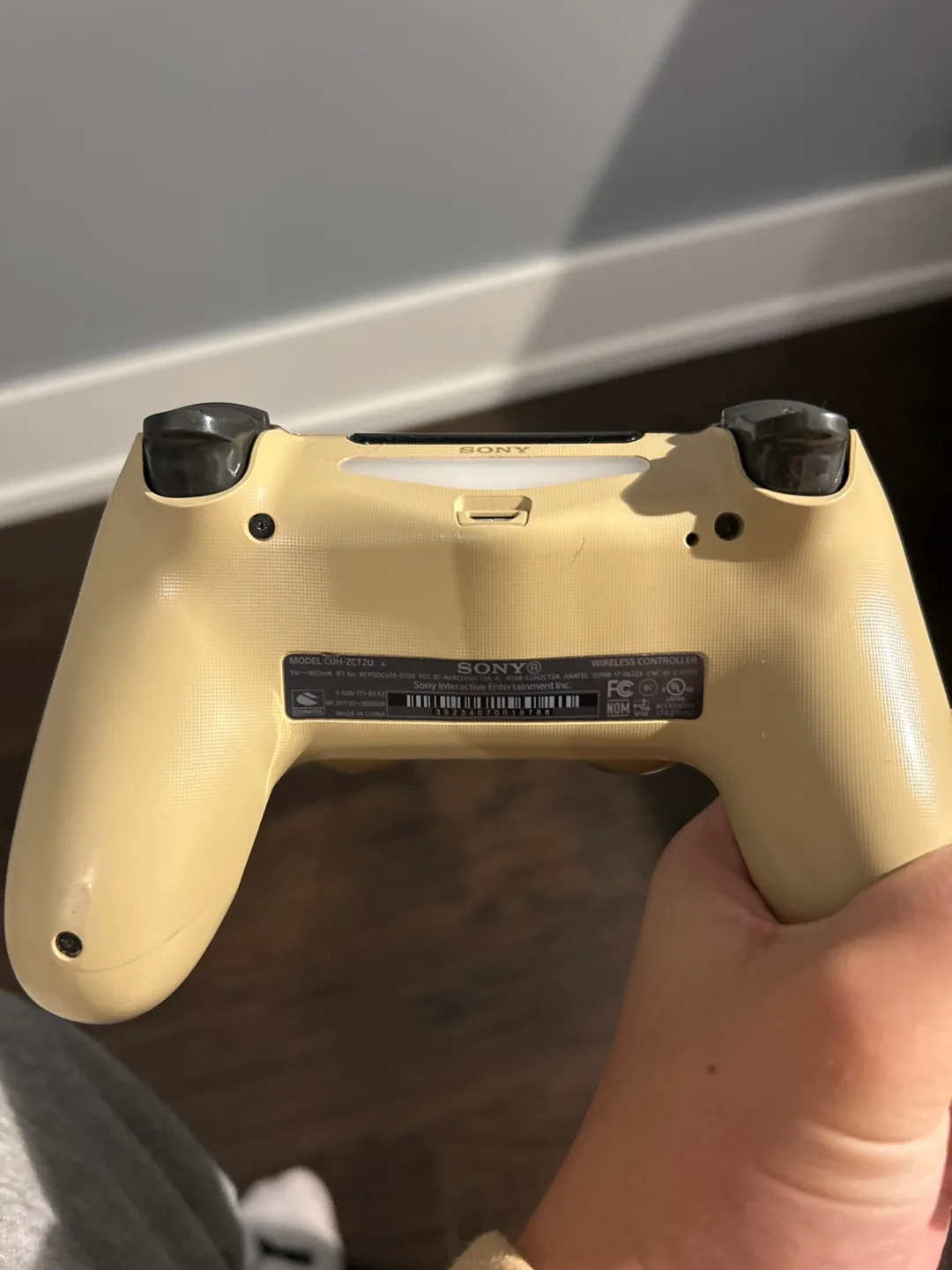 PS4 days of play Slim Console with Gold Controller image indicator(5)