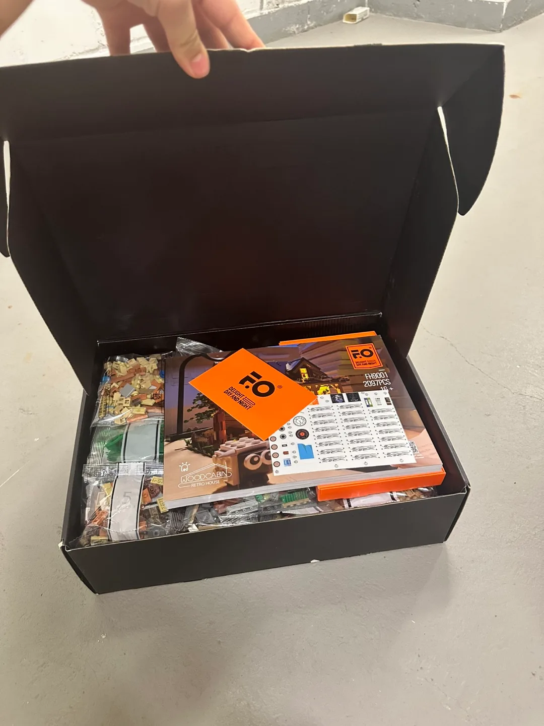 LEGO-Compatible Building Block Set - Retro House image indicator(2)