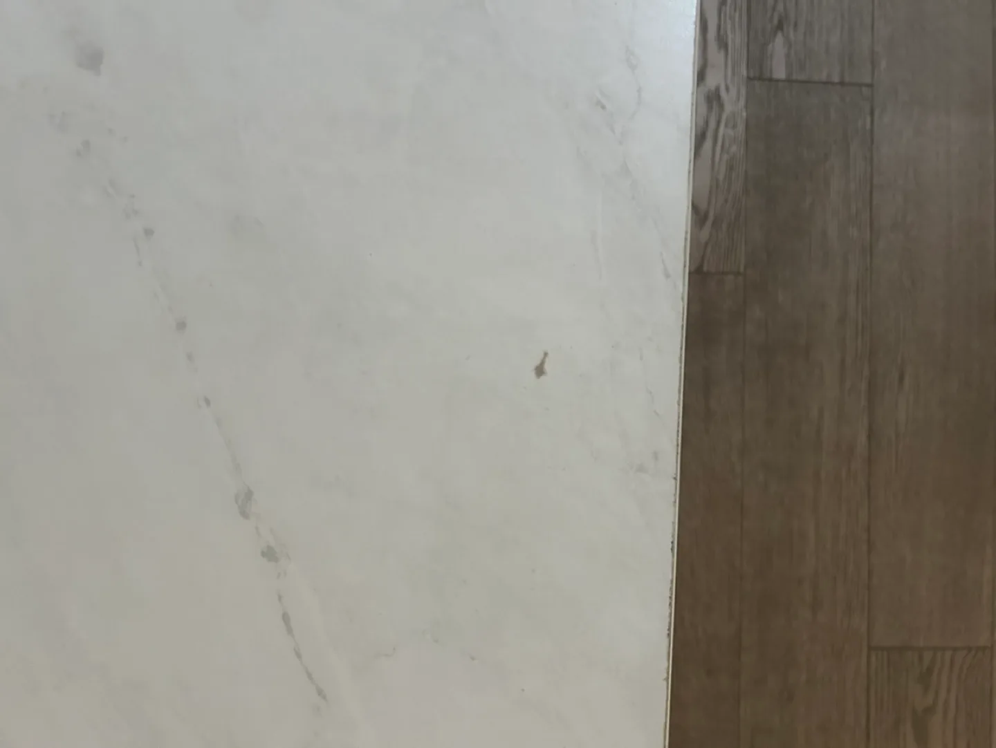 White Marble Coffee Table with Gold Legs image indicator(4)