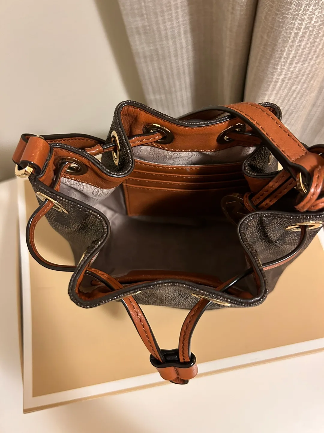 Michael Kors - Cross Body Bag image indicator(3)