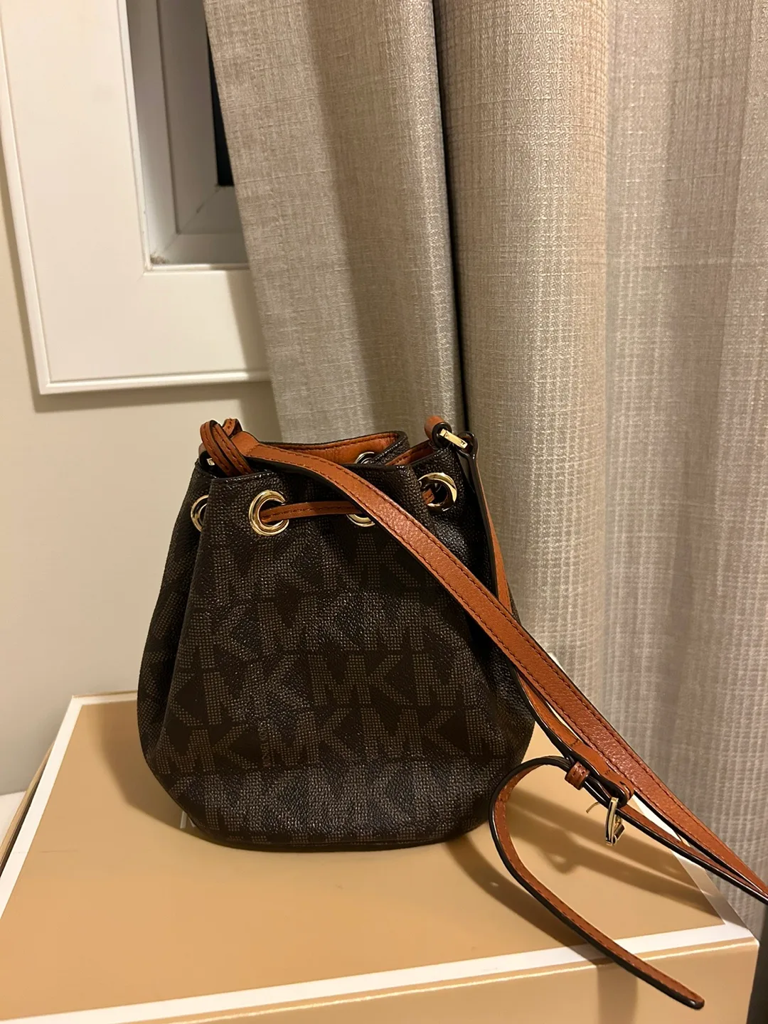 Michael Kors - Cross Body Bag image indicator(2)