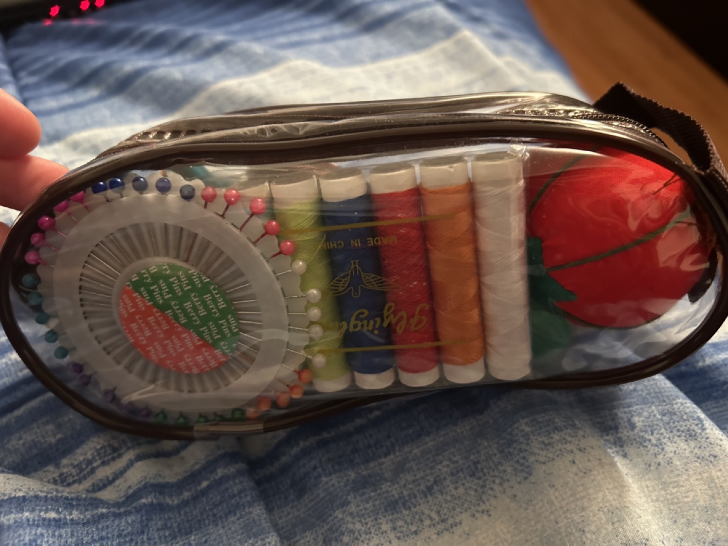 Sewing Kit with Scissors and Needles - photo 2