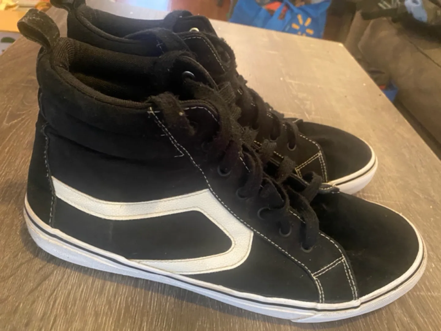 4 Pairs of Shoes image indicator(5)