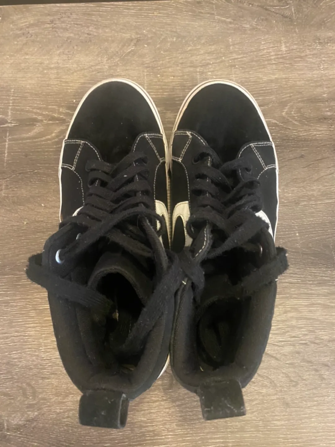 4 Pairs of Shoes image indicator(6)