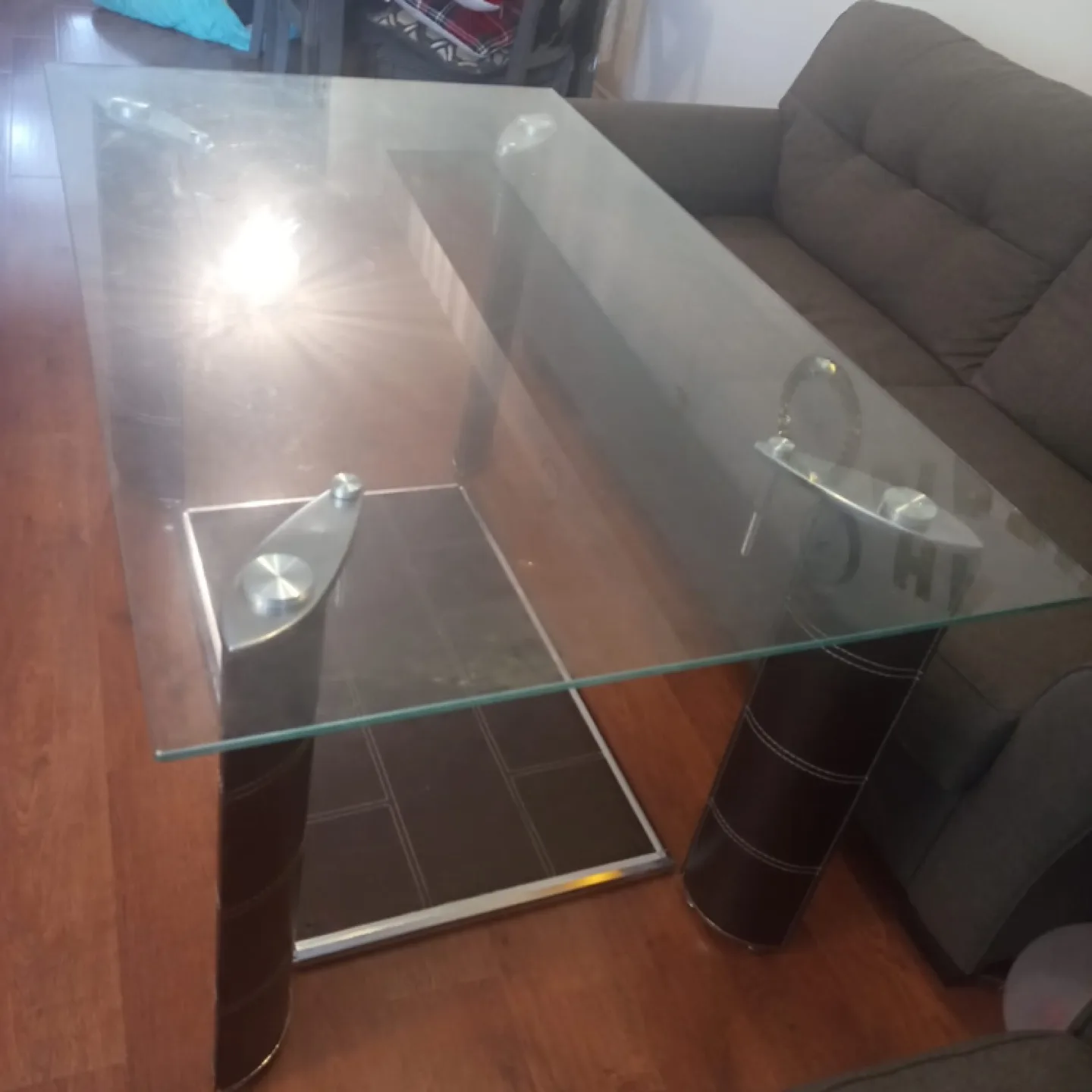 Glass Dining Table image indicator(3)