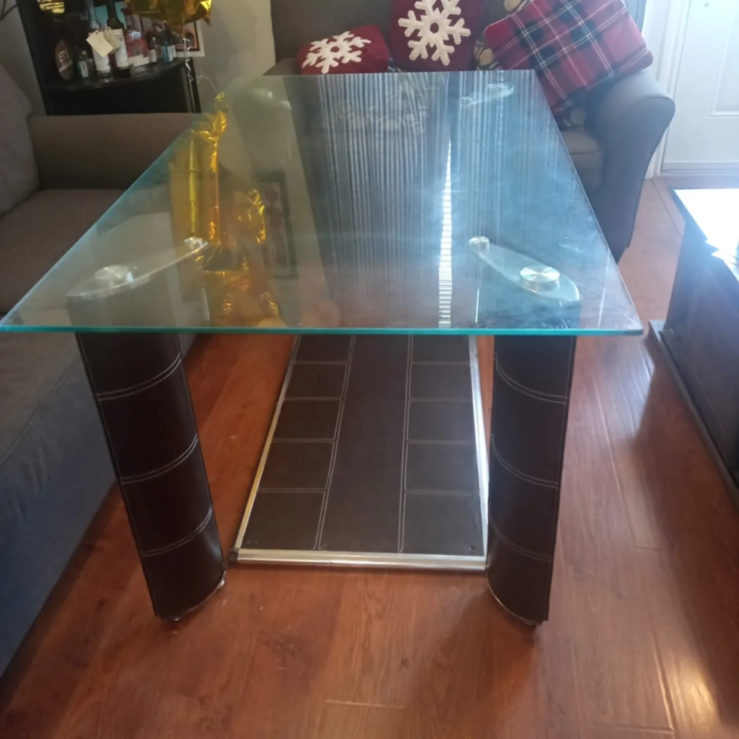 Glass Dining Table image indicator(2)