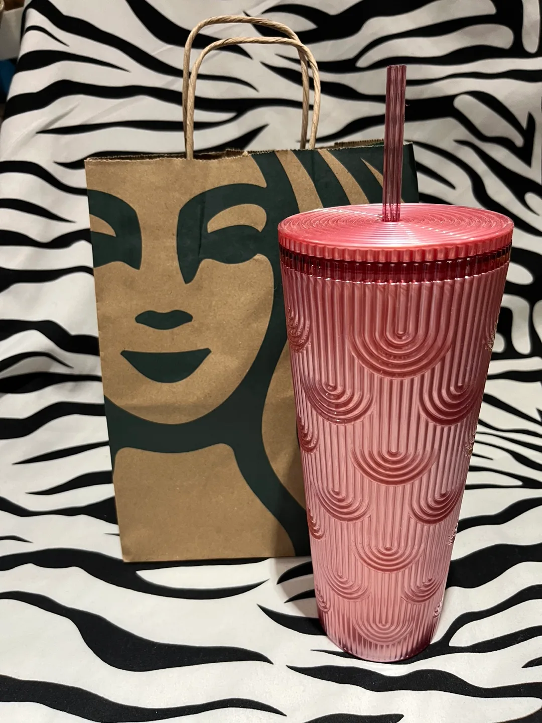 Starbucks Large Pink Cold Cup image indicator(2)