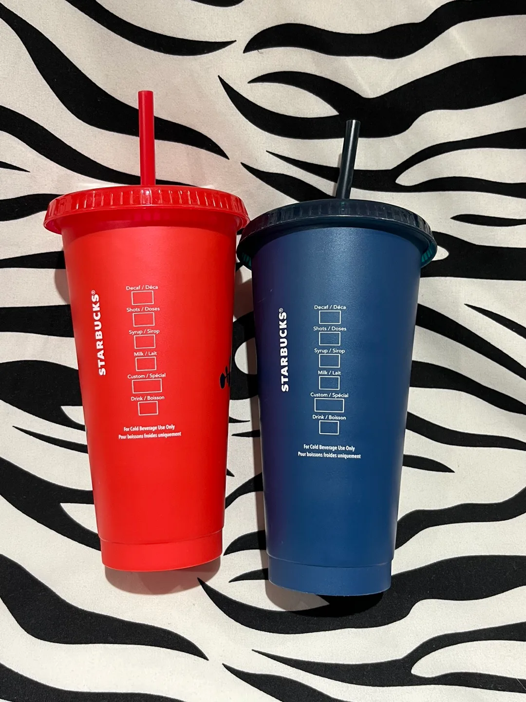 2 Starbucks Holiday Cups image indicator(2)