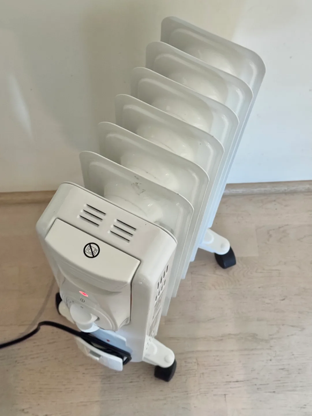 NOMA Electric Oil-Filled Radiator Heater image indicator(3)