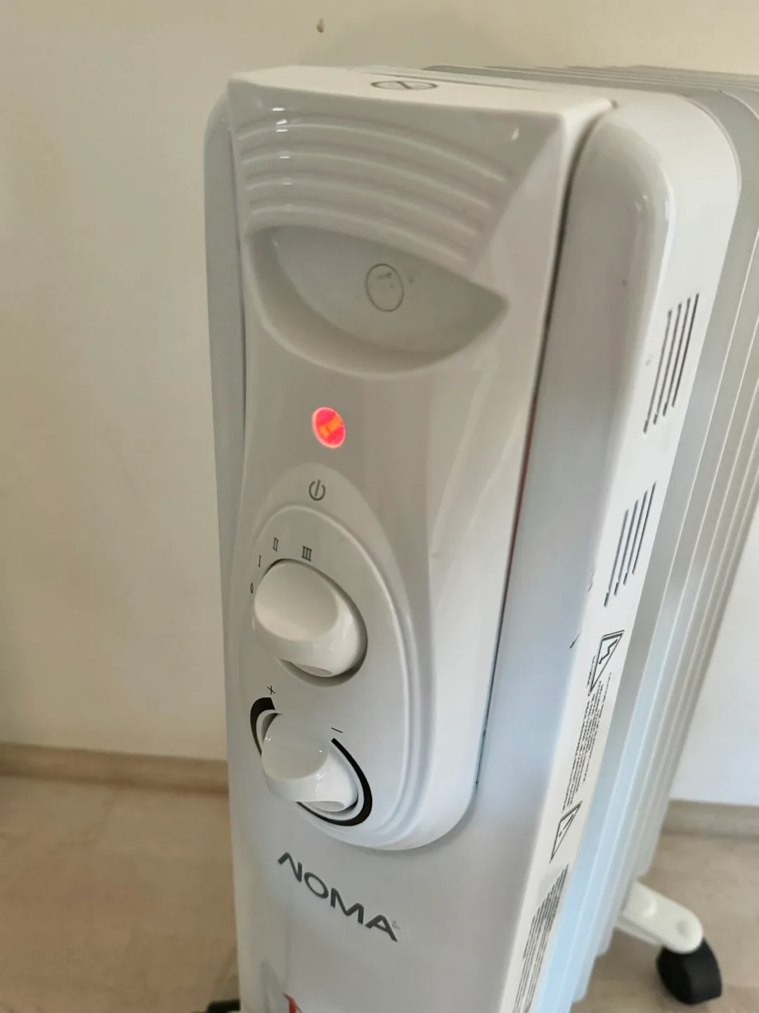 NOMA Electric Oil-Filled Radiator Heater image indicator(2)