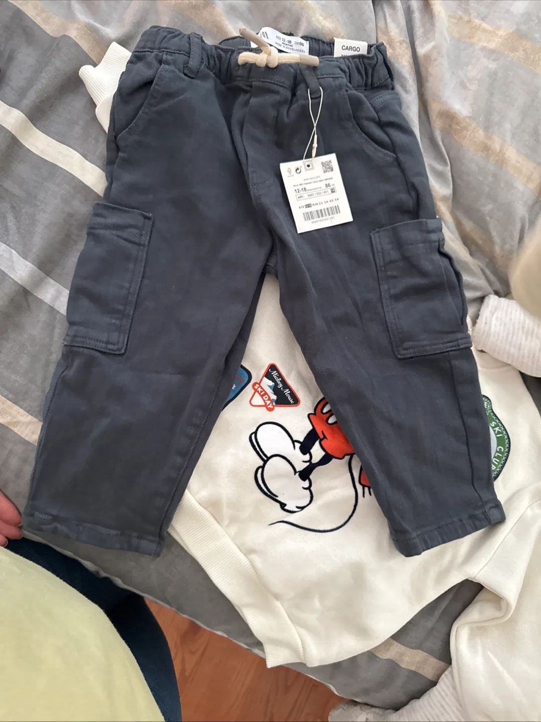 Zara Mickey Mouse Sweatshirt and Cargo Pants Set image indicator(4)