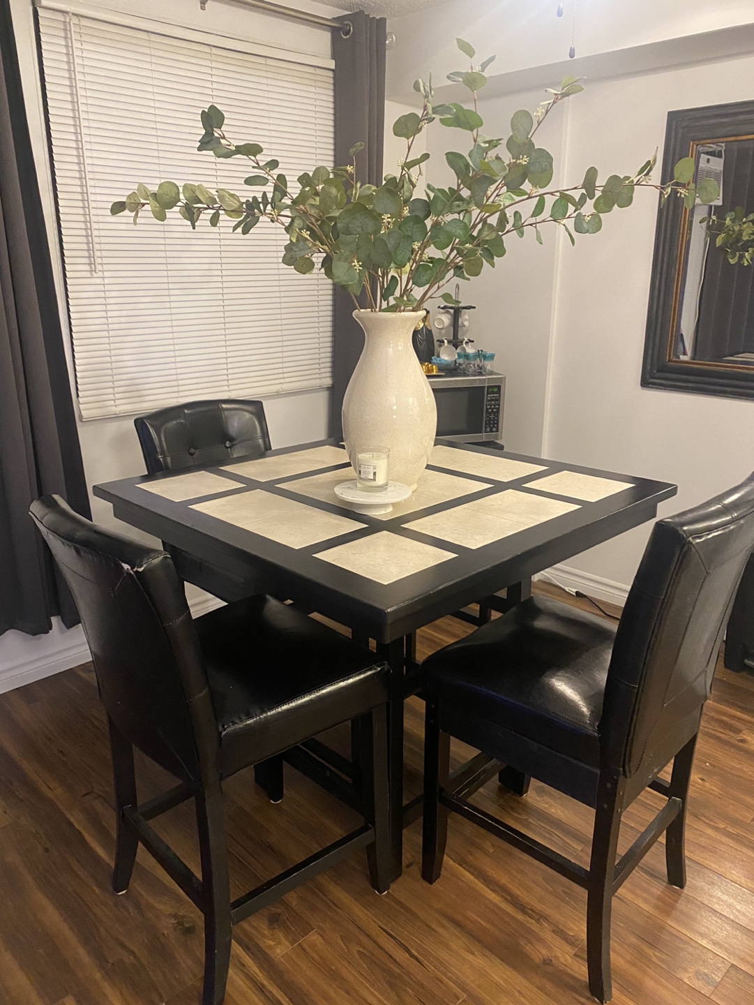 Beautiful dining table with 3 chairs
