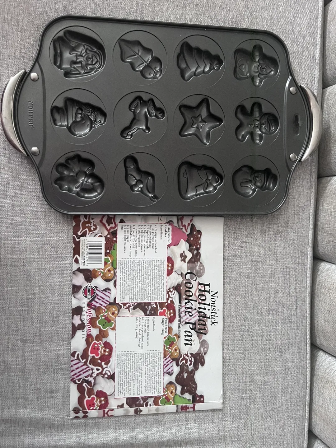 Nonstick Holiday Cookie Pan image indicator(2)