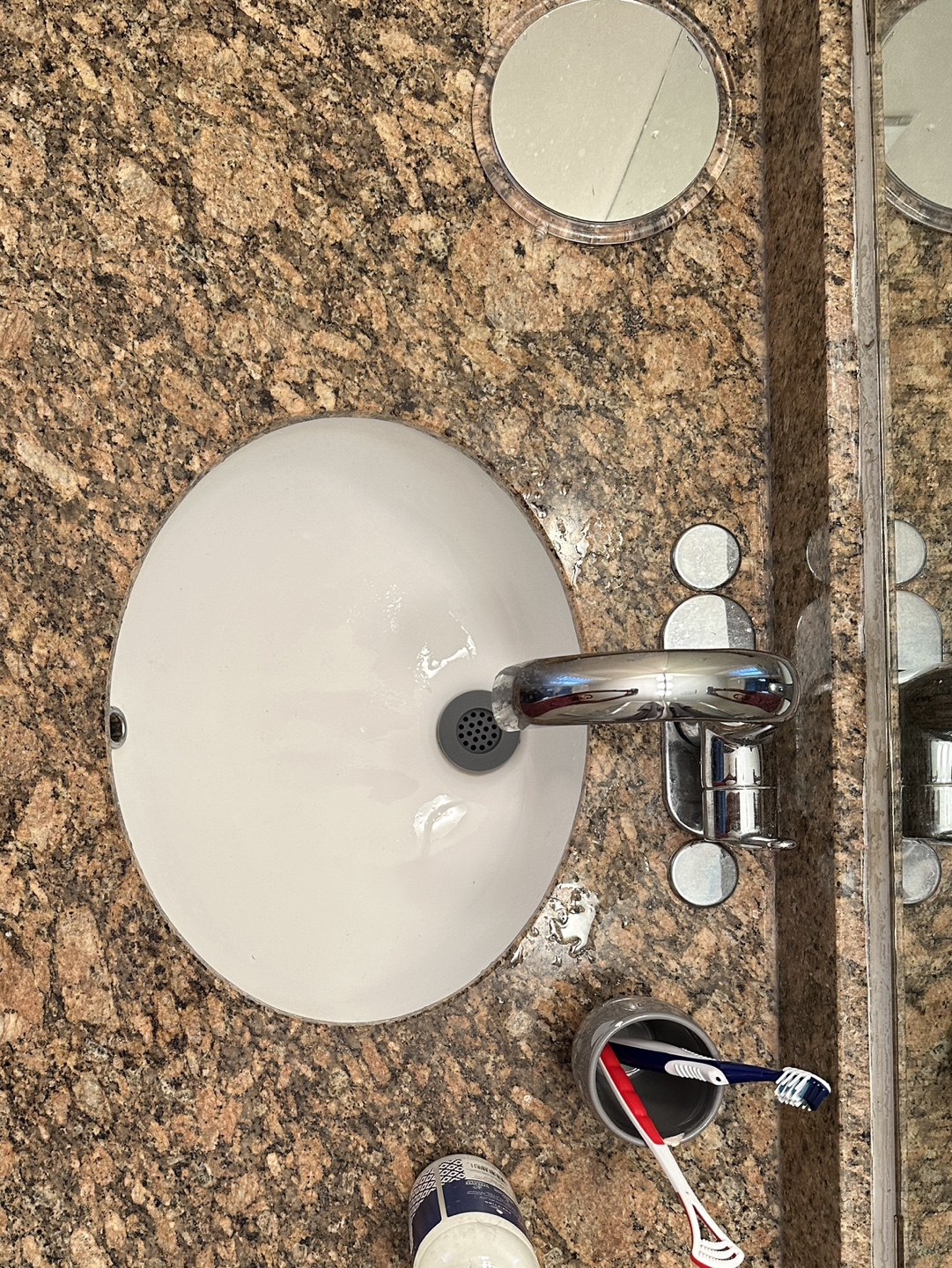 Free - Bathroom vanity cabinet - photo 2