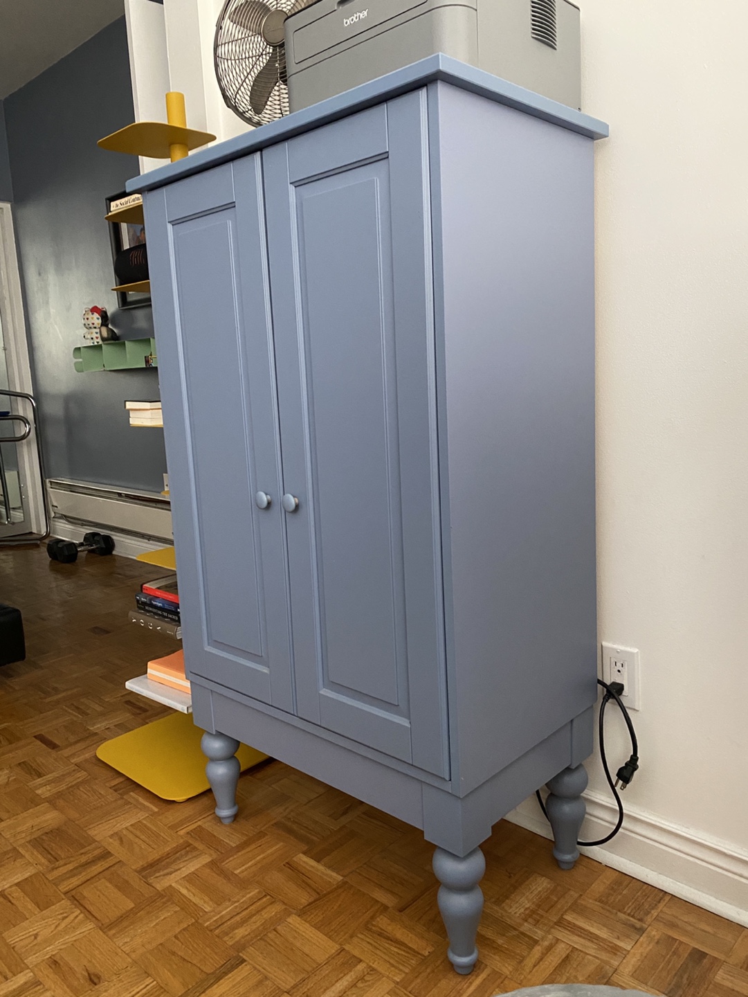 Blue Cabinet with Turned Legs - photo 3