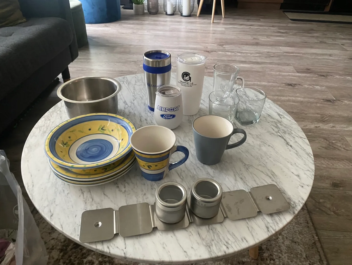 Mixed kitchenware thumbnail