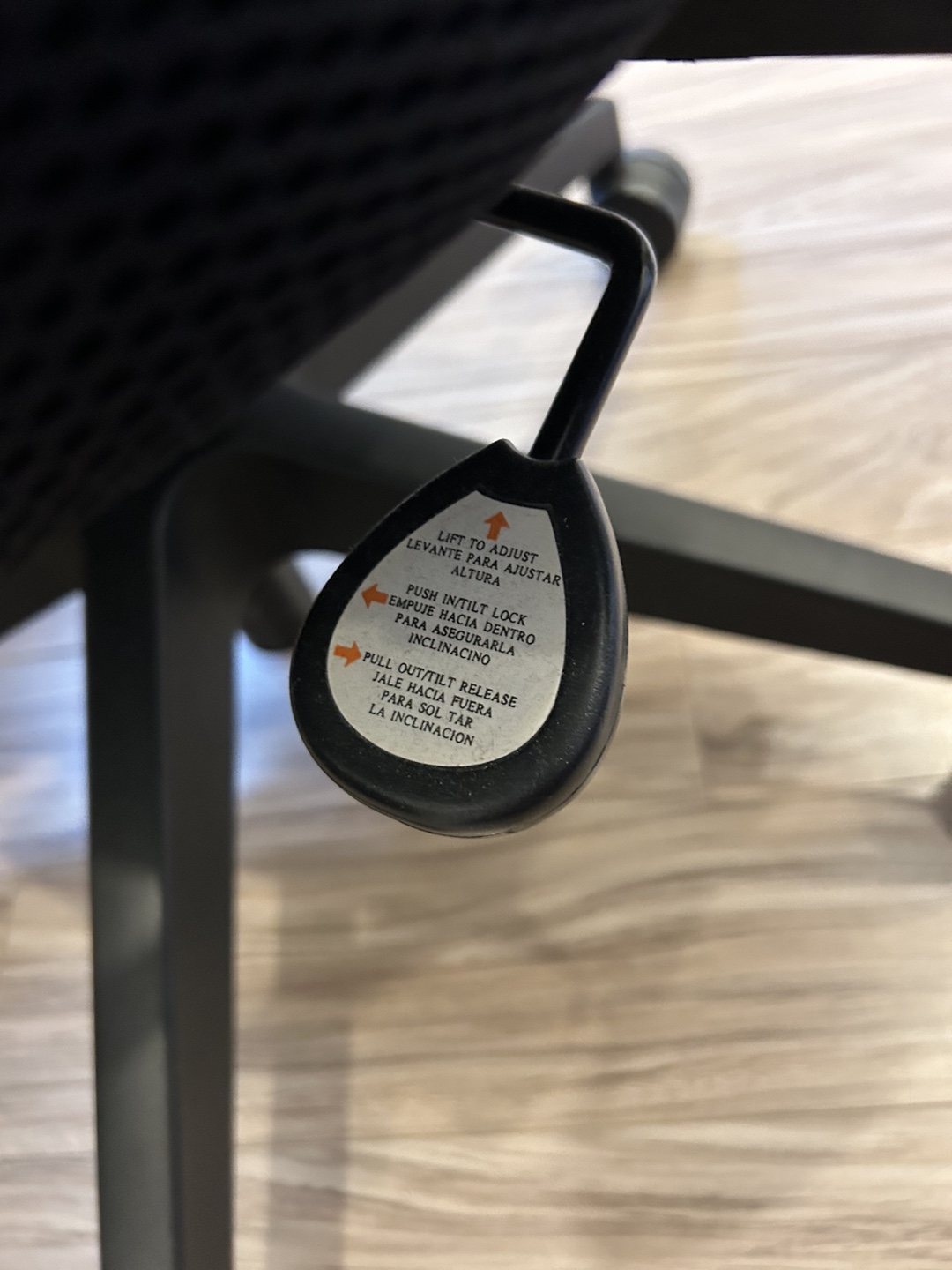 Office chair with adjustable height and tilt - photo 3