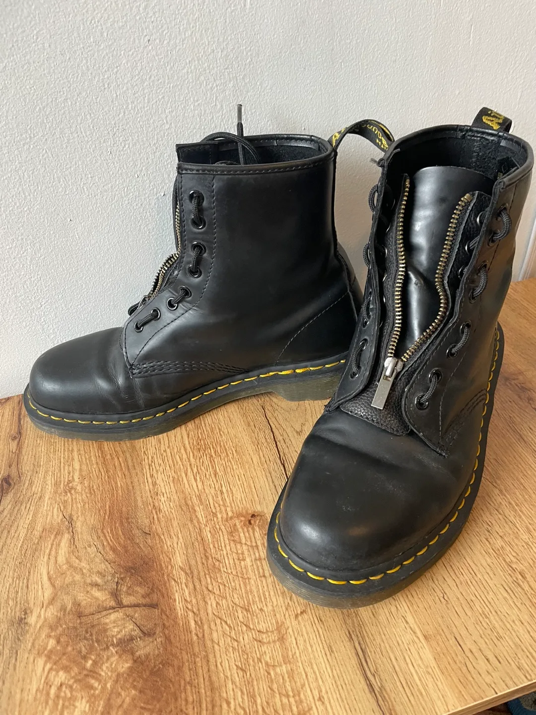 Dr. Martens 1460 classic smooth leather boots image indicator(3)