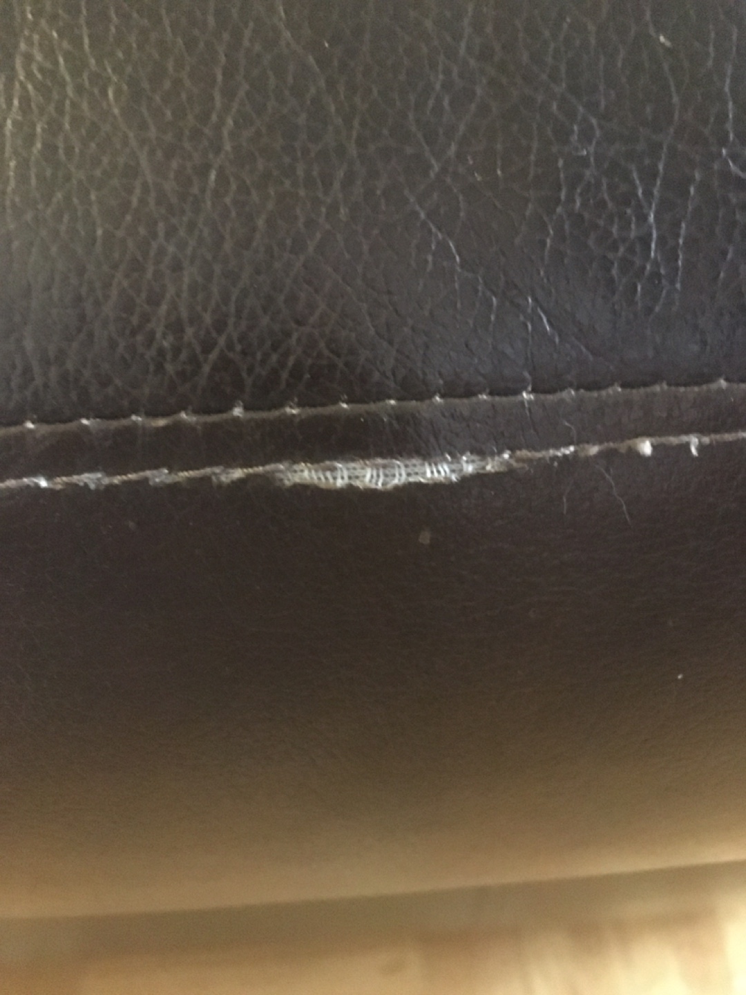 LEATHER RECLINER CHAIR - photo 3