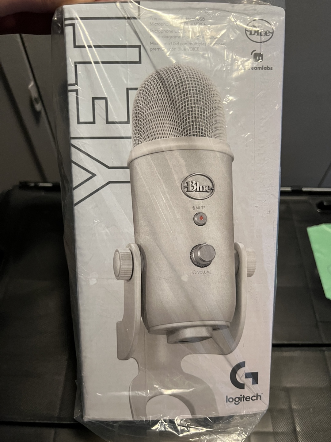 Blue Yeti USB Microphone - White - photo 2