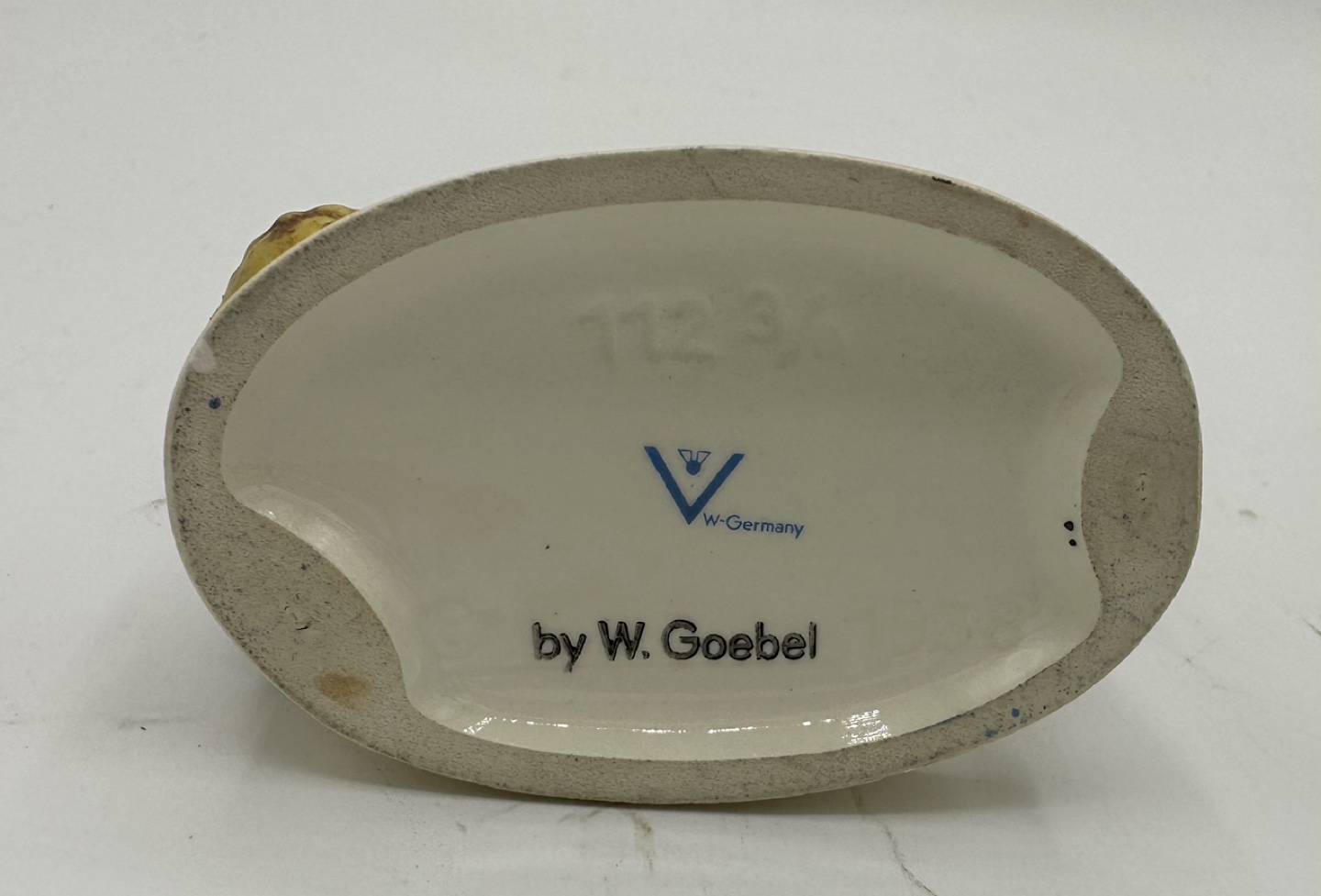 Vintage W. Goebel Girl Figurine - photo 5