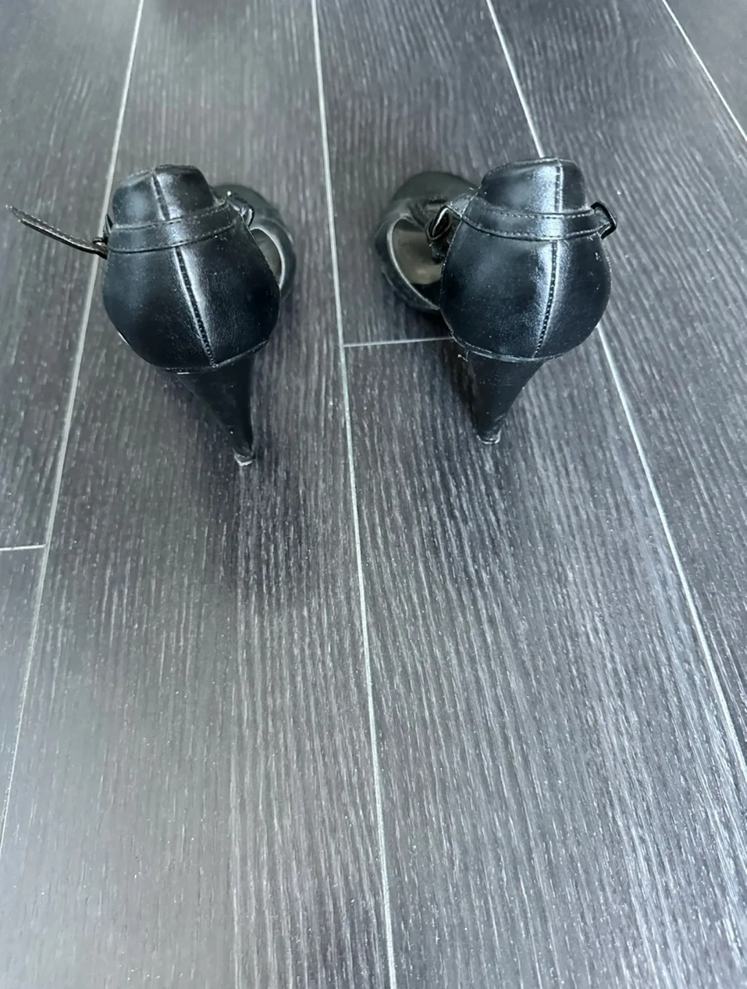 Selling Kenneth Cole black heels in size 7.5 image indicator(3)