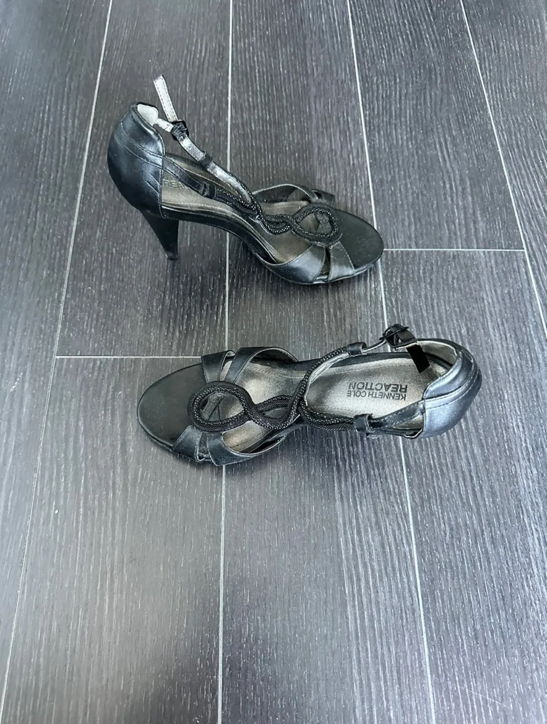 Selling Kenneth Cole black heels in size 7.5 image indicator(2)