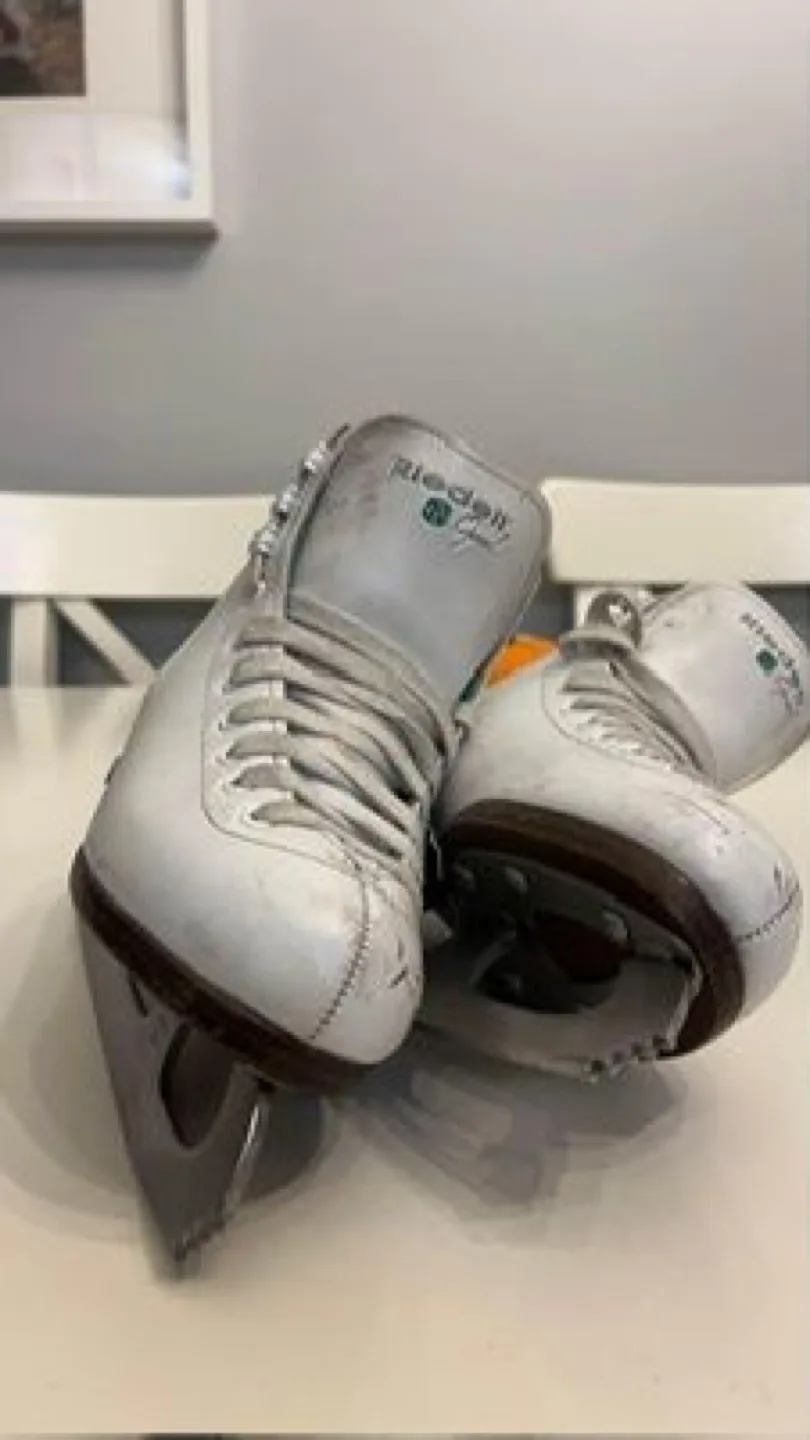 Kids Figure skates image indicator(4)