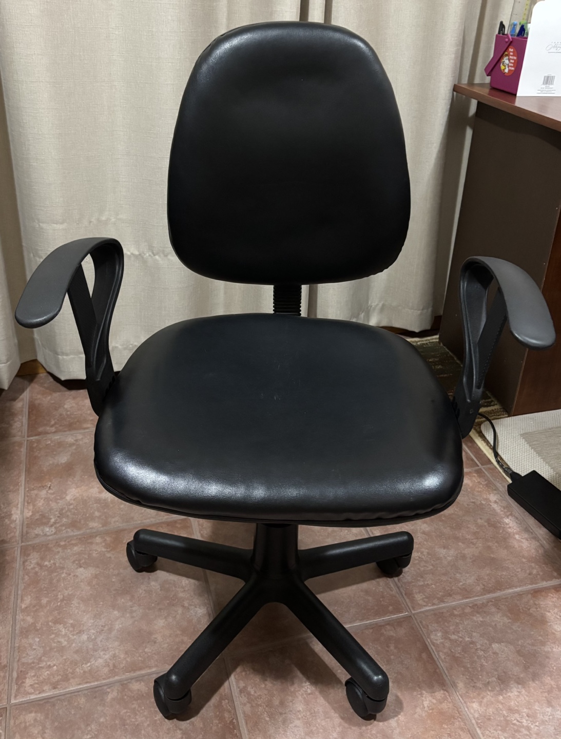 Black swivel chair with armrests