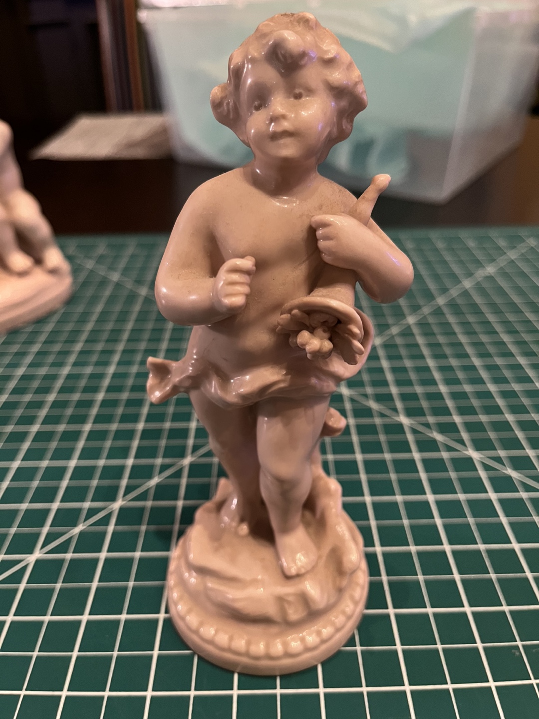 Vintage Set of Cherub Statues by Carlin Comforts - photo 4