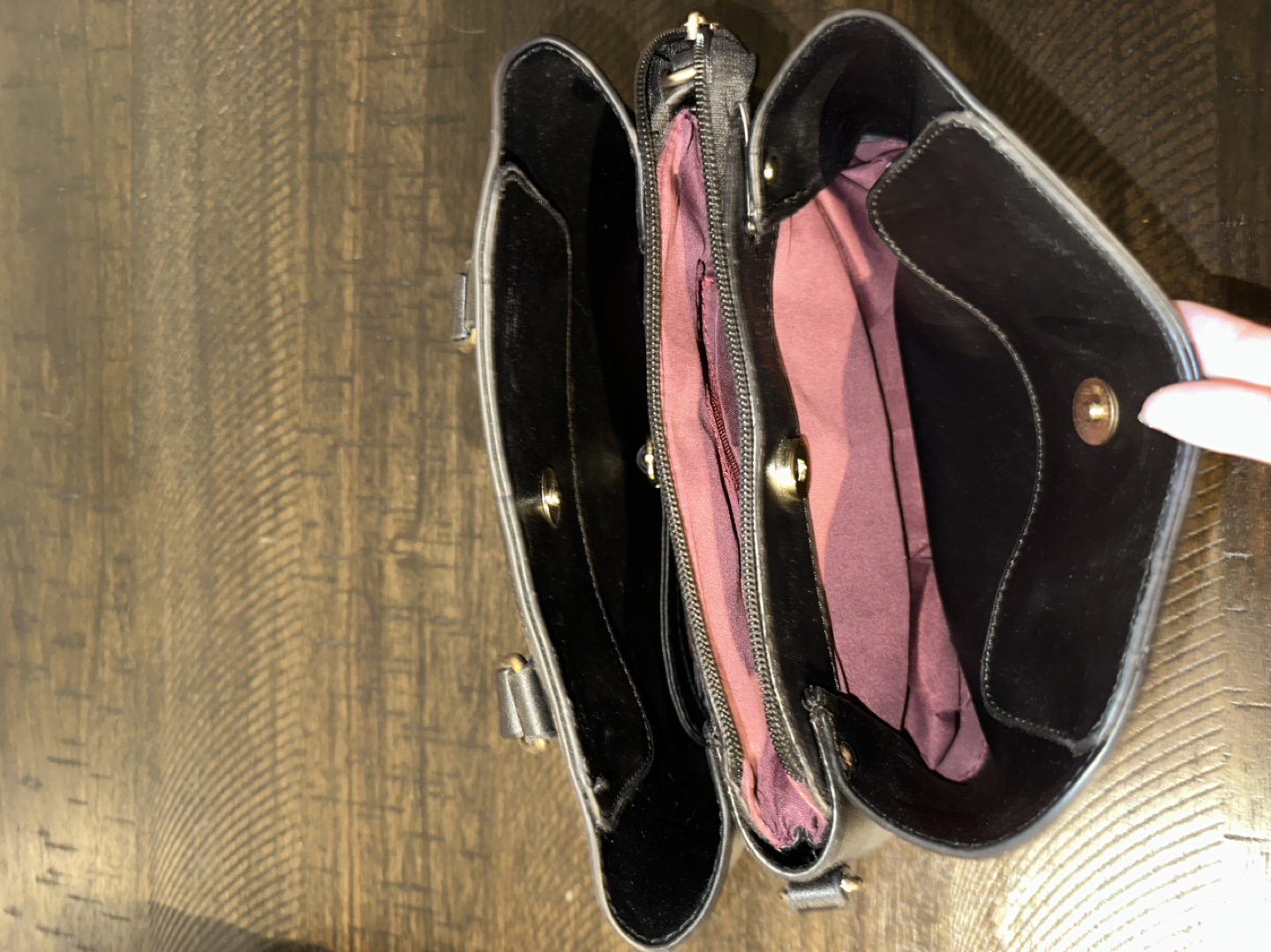 Black handbag with gold hardware - photo 2