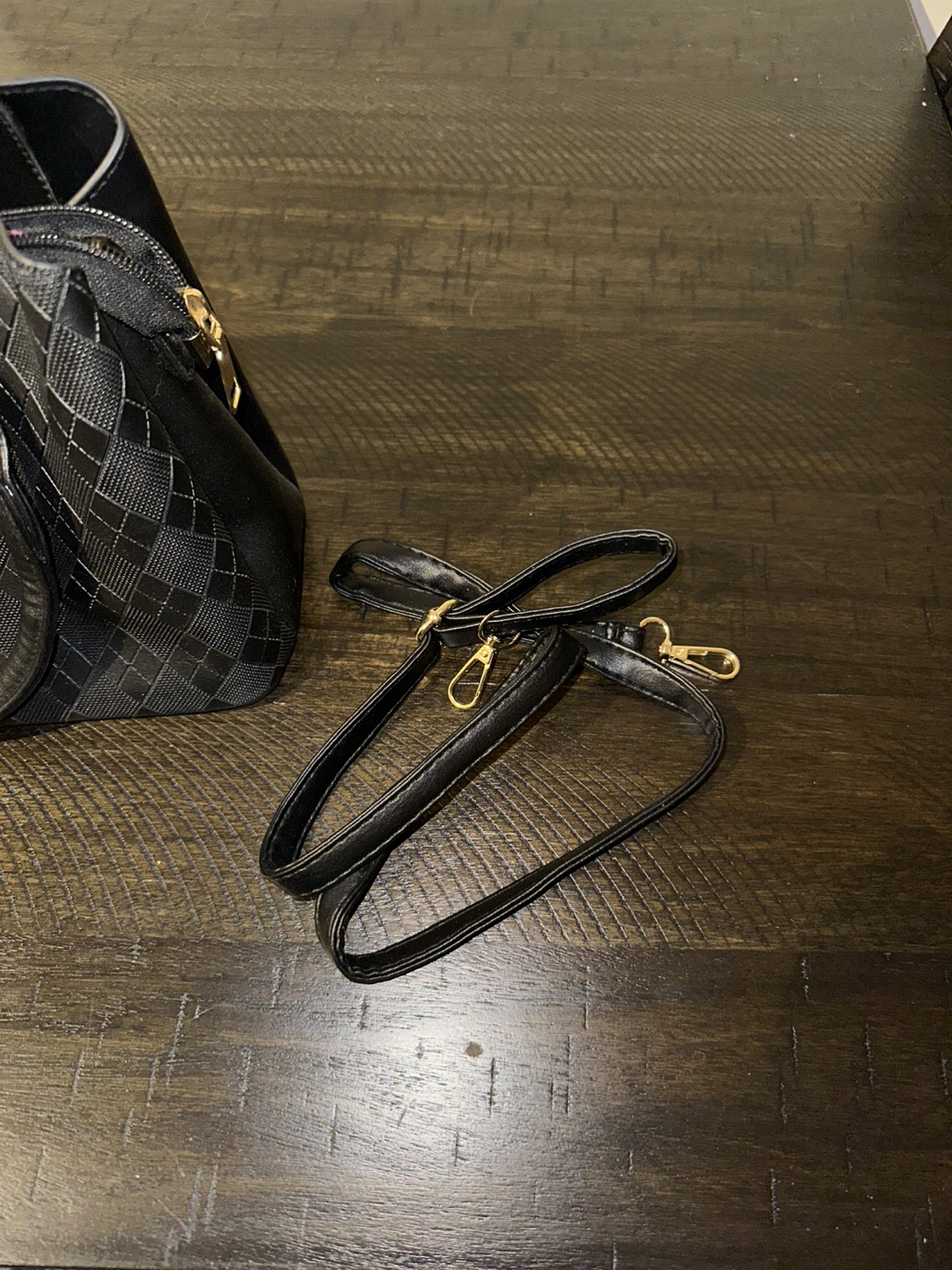 Black handbag with gold hardware - photo 3