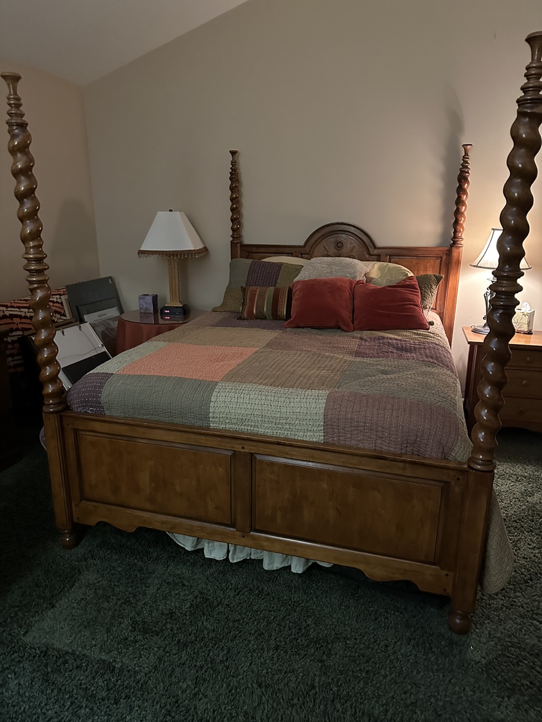 Queen bed - photo 2