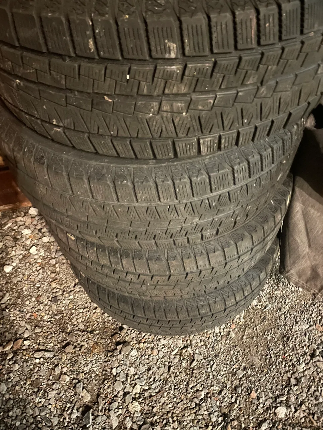 Set of 4 Winter Tires 215/65R16 image indicator(2)