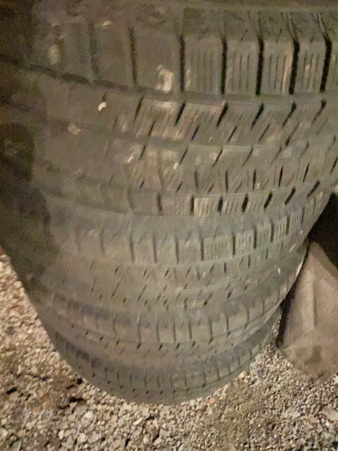 Set of 4 Winter Tires 215/65R16 image indicator(4)