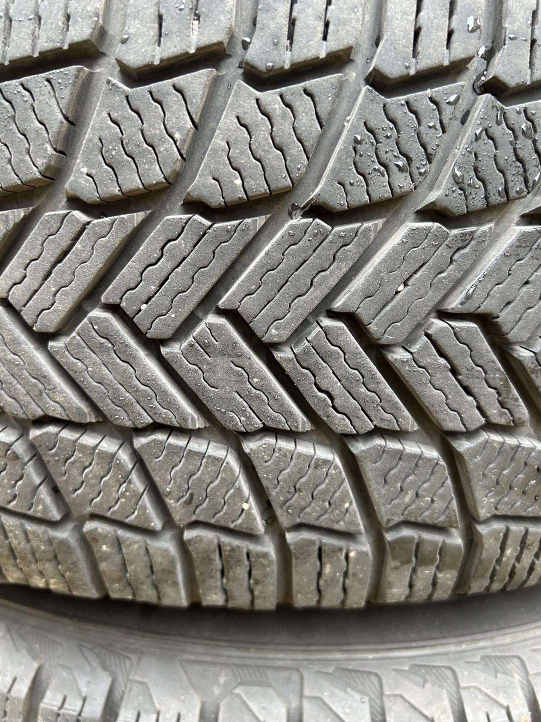 235 65 17 Michelin winter - photo 2