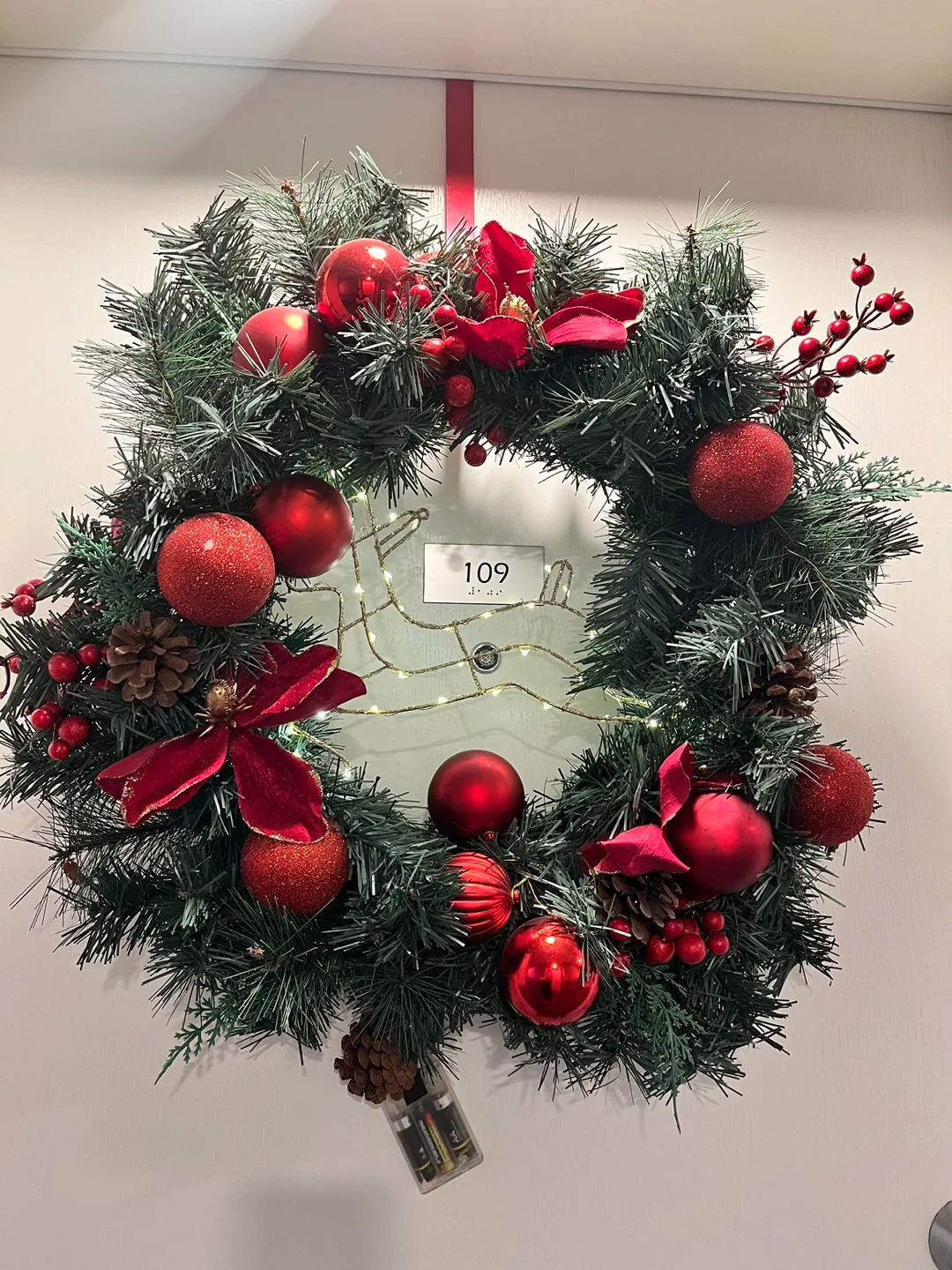 Christmas Wreath with Lights thumbnail